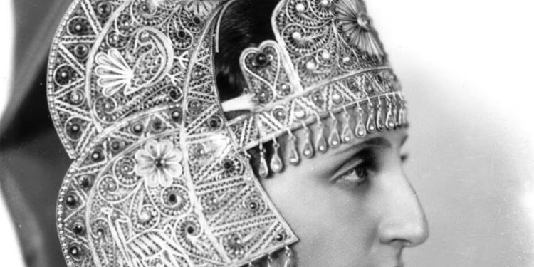 The Lost Crown of Tel Aviv’s Queen Esther